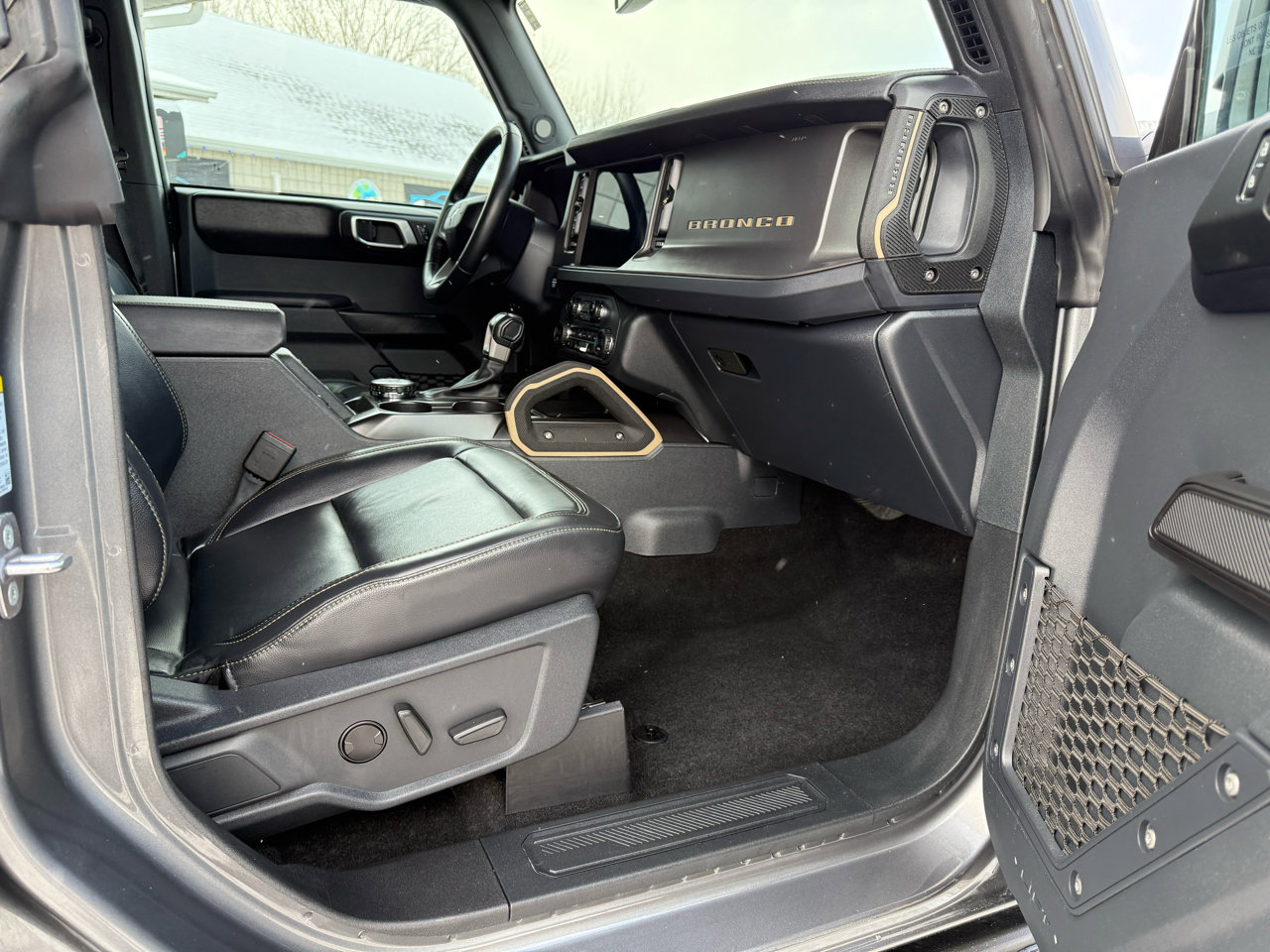 Used 2025 Ford Bronco Badlands image 10