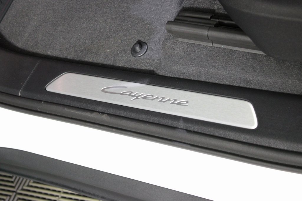 Used 2025 Porsche Cayenne image 19