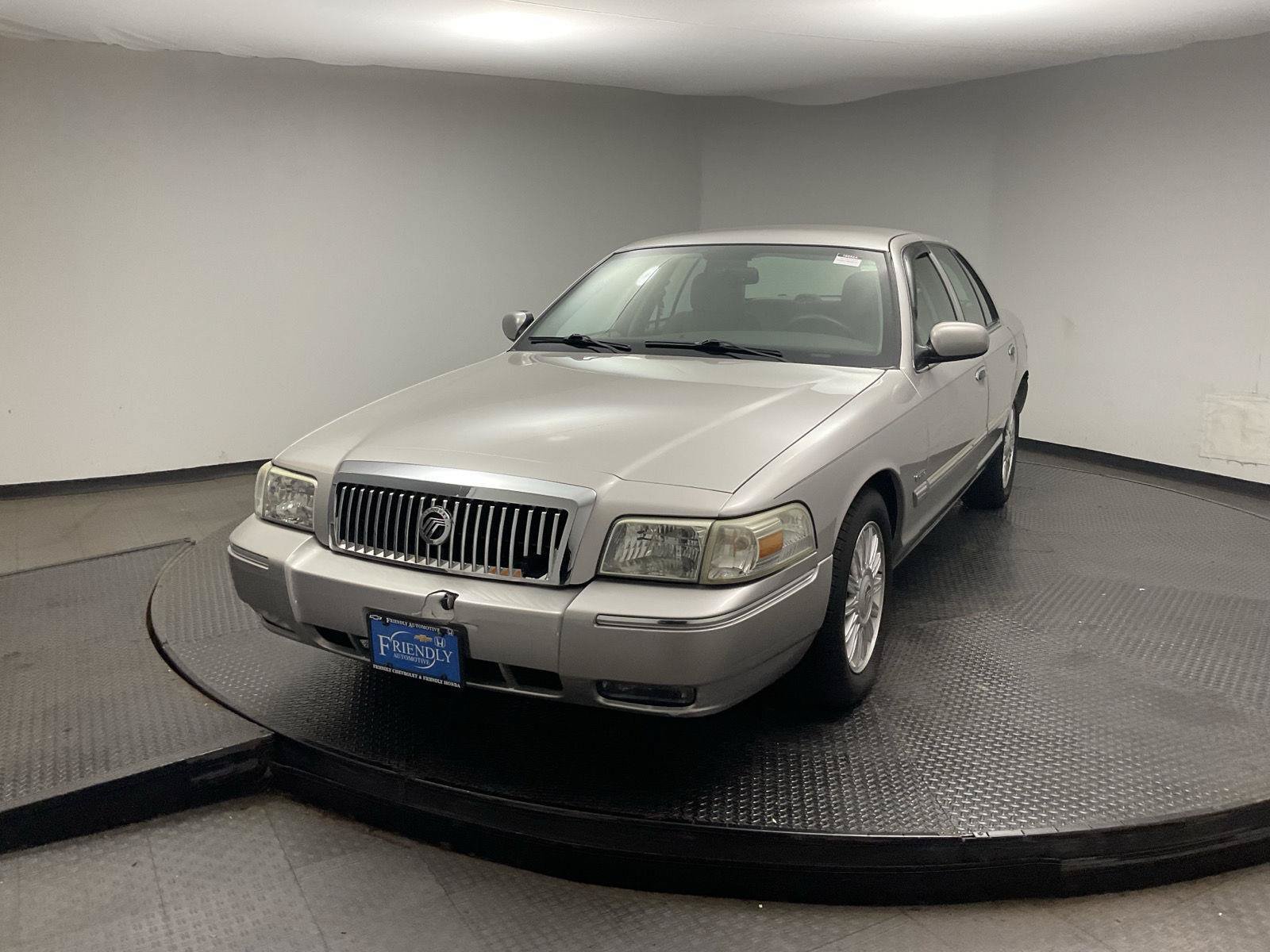 Used 2010 Mercury Grand Marquis LS RWD image 3