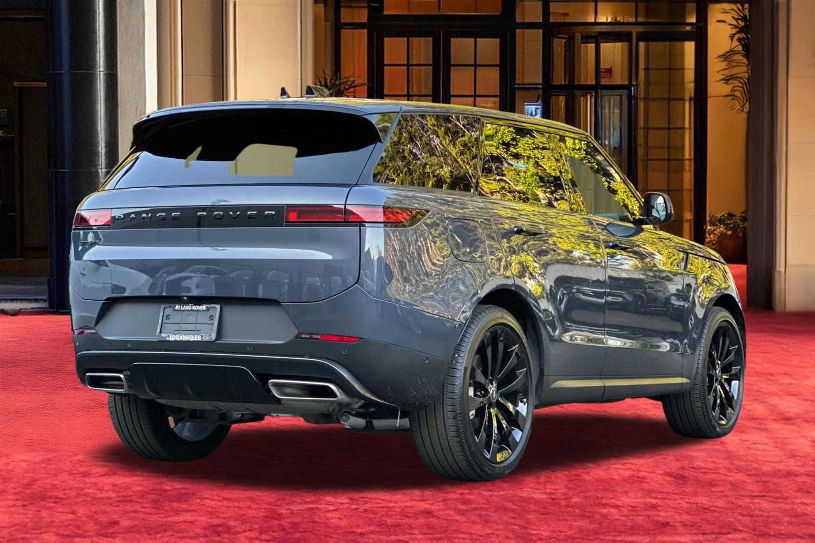 Used 2025 Land Rover Range Rover Sport SE image 10