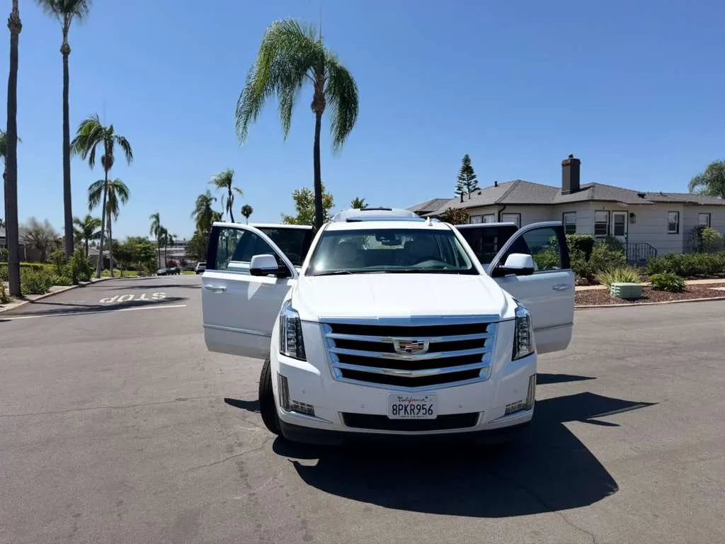 Used 2020 Cadillac Escalade Luxury RWD image 10