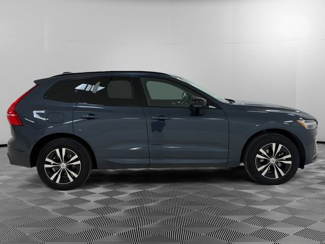 Used 2024 Volvo XC60 B5 Core image 2