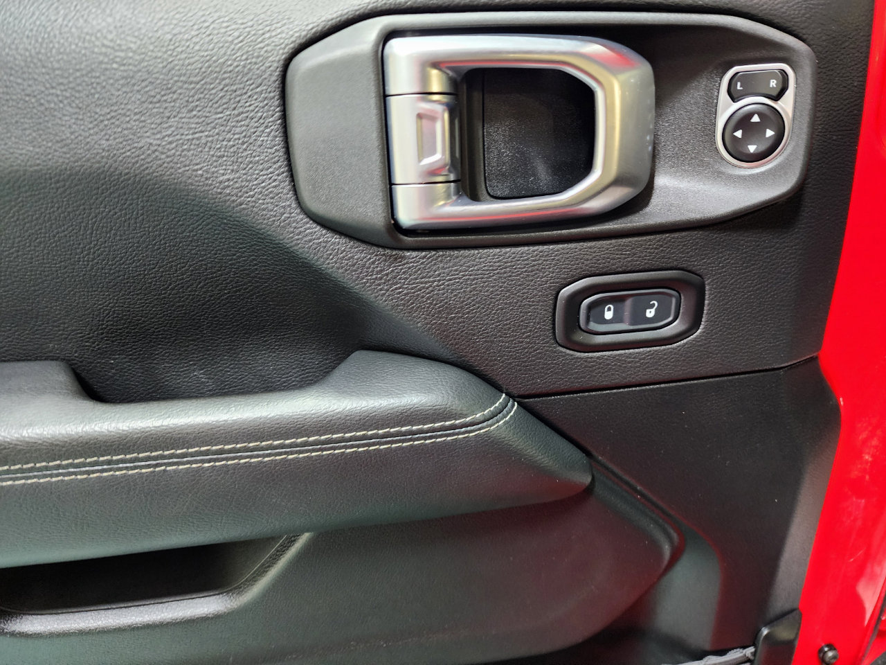 Used 2020 Jeep Wrangler Unlimited Sahara image 17