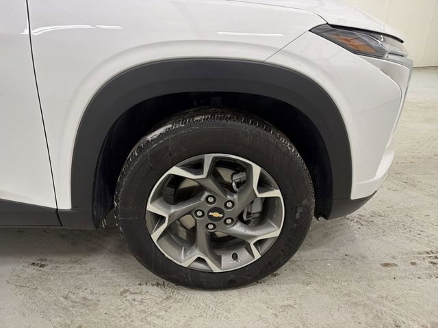 Used 2025 Chevrolet Trax LT w/ LT Convenience Package image 14