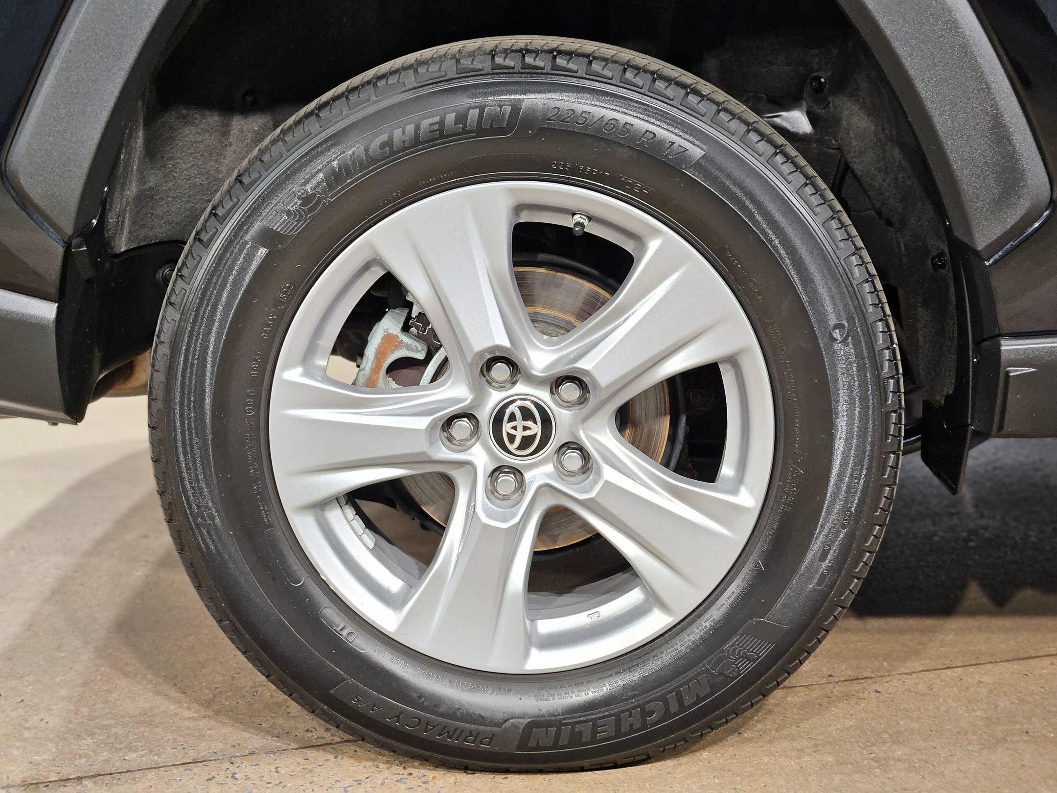 Used 2022 Toyota RAV4 LE AWD/4WD image 17