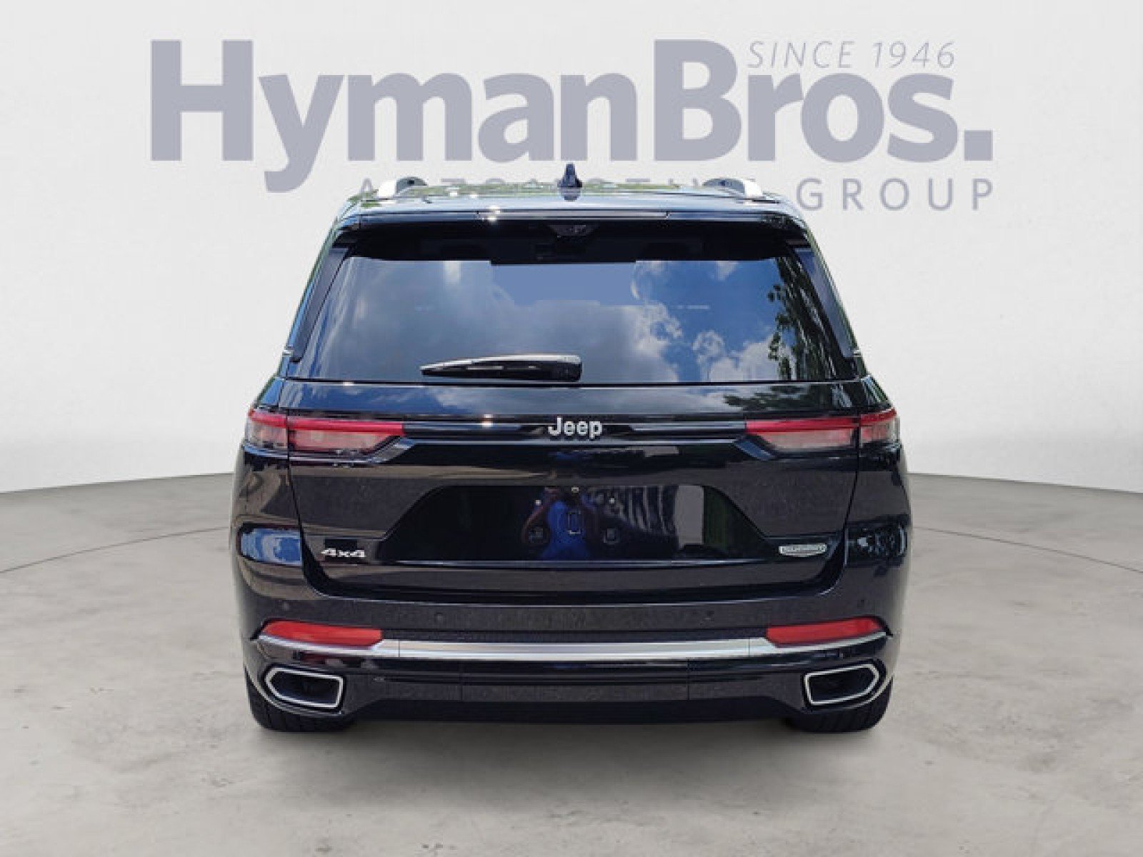 Used 2023 Jeep Grand Cherokee Summit AWD/4WD image 4