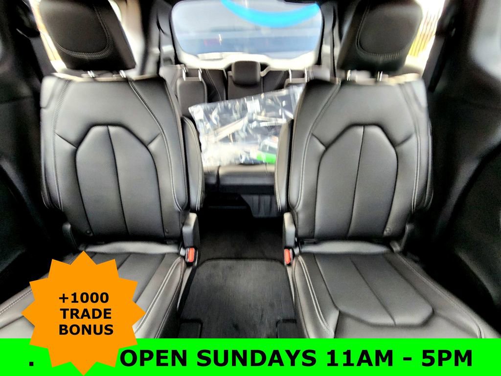 New 2025 Chrysler Pacifica Select image 29