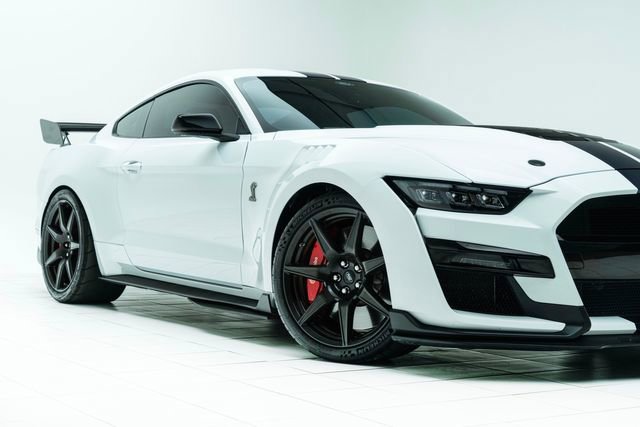 Used 2021 Ford Mustang Shelby GT500 w/ Carbon Fiber Track Pack image 3