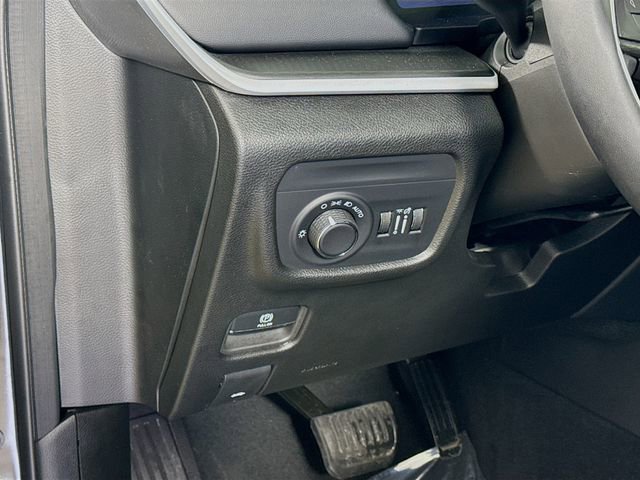 Used 2024 Jeep Grand Cherokee Altitude image 10