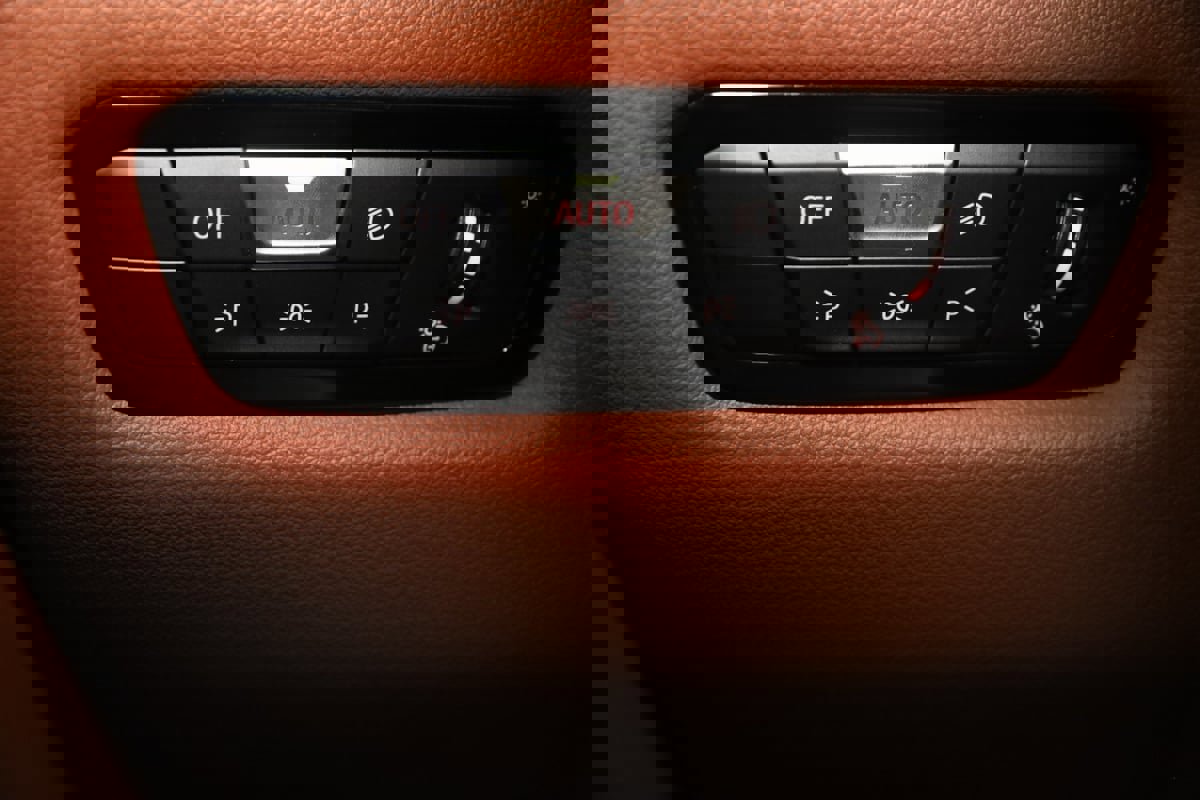 Used 2025 BMW 840i xDrive w/ M Sport Professional Package image 29