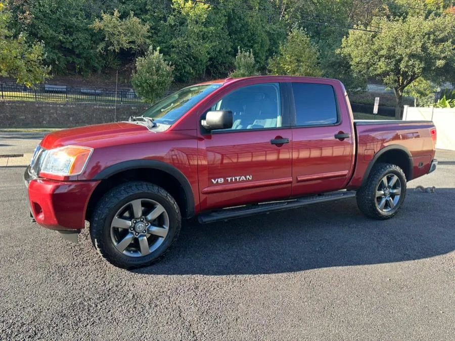 Used 2015 Nissan Titan SV w/ SV Value Truck Package AWD/4WD image 3