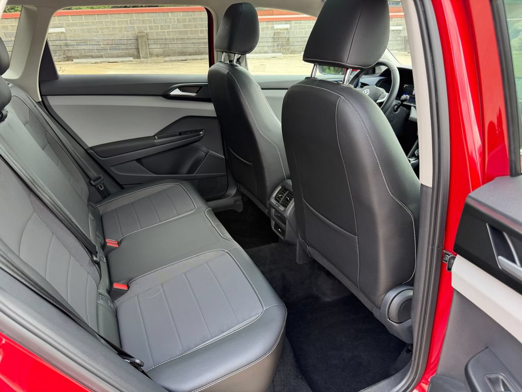 Certified 2023 Volkswagen Taos SE w/ Panoramic Sunroof Package AWD/4WD image 25