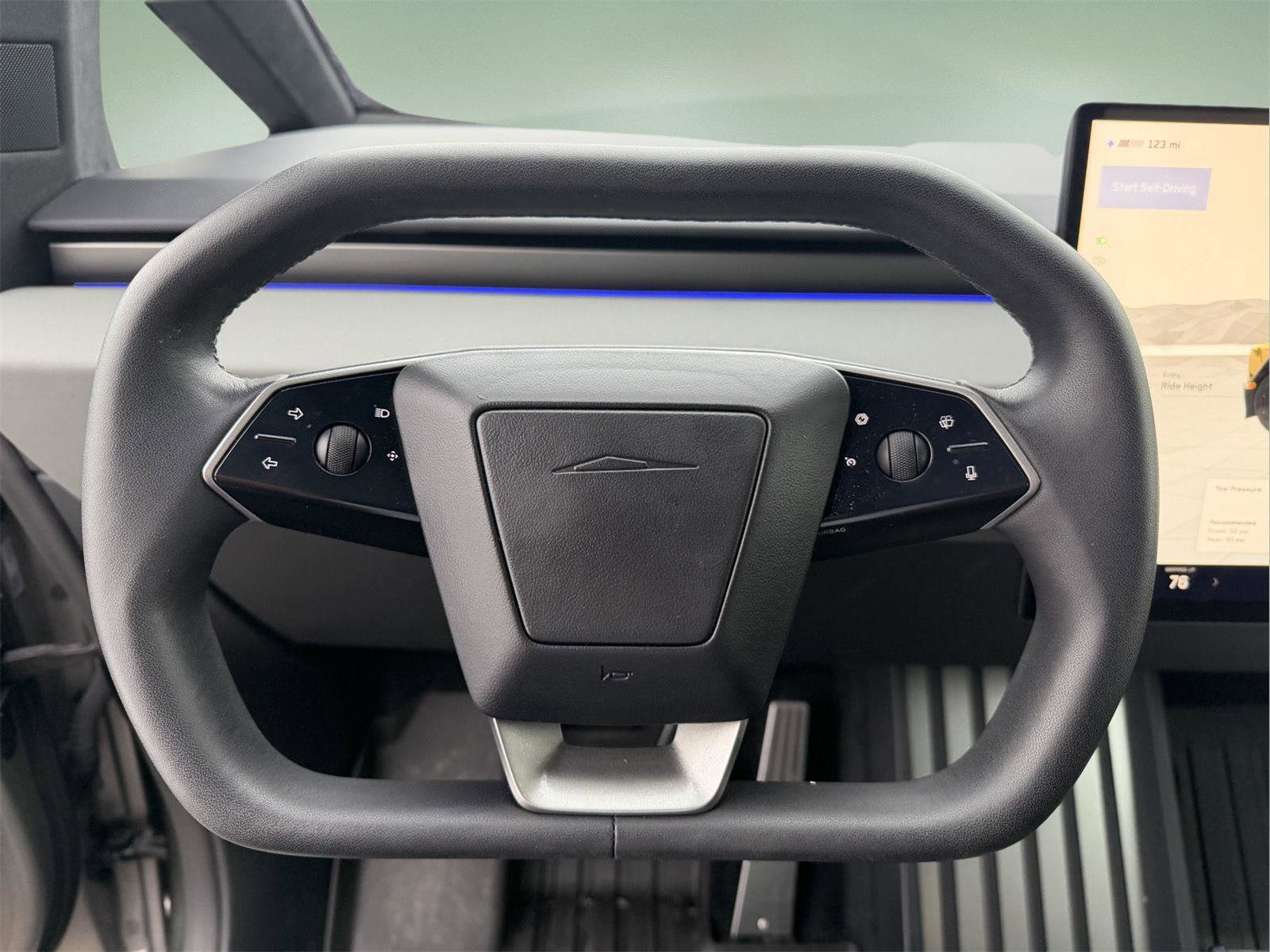 Used 2024 Tesla Cybertruck AWD Crew Cab image 20