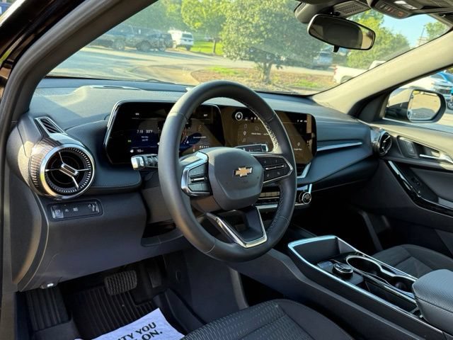 Used 2026 Chevrolet Equinox LT w/ LPO, Floor Liner Package FWD image 16