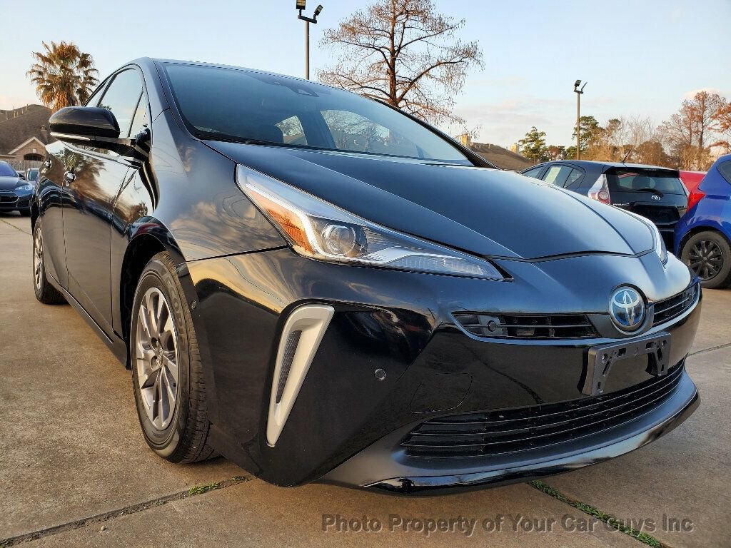 Used 2019 Toyota Prius Limited w/ Premium Convenience Package FWD image 6