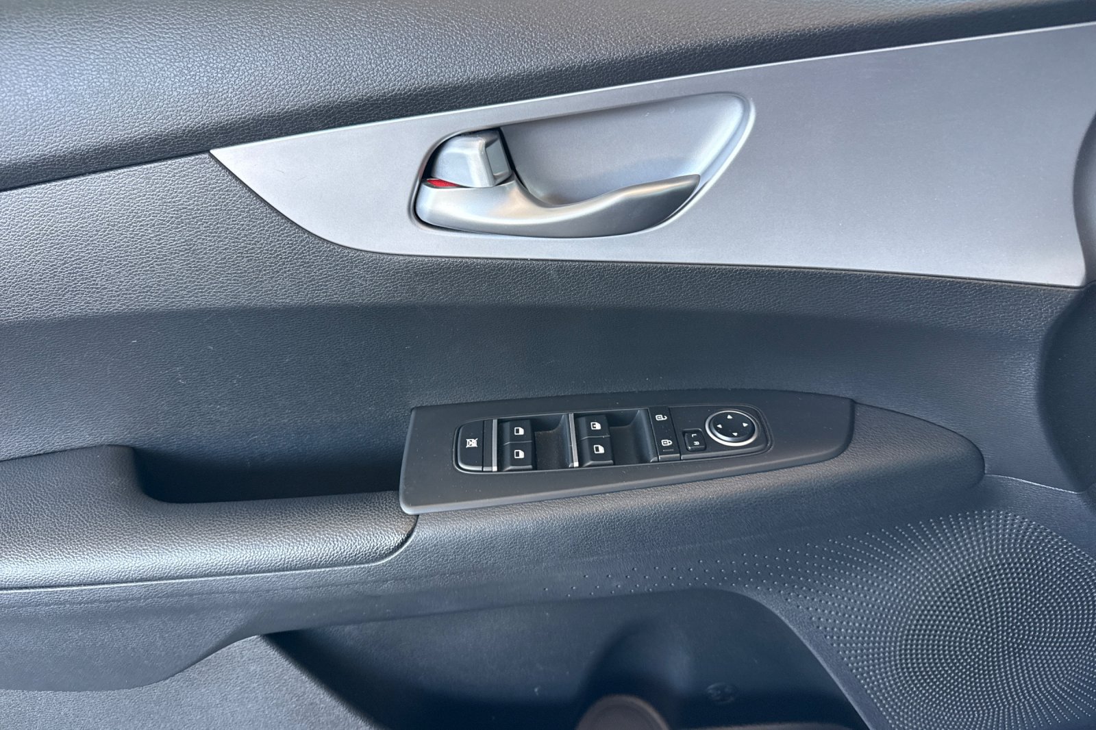 Used 2023 Kia Forte LXS FWD image 17