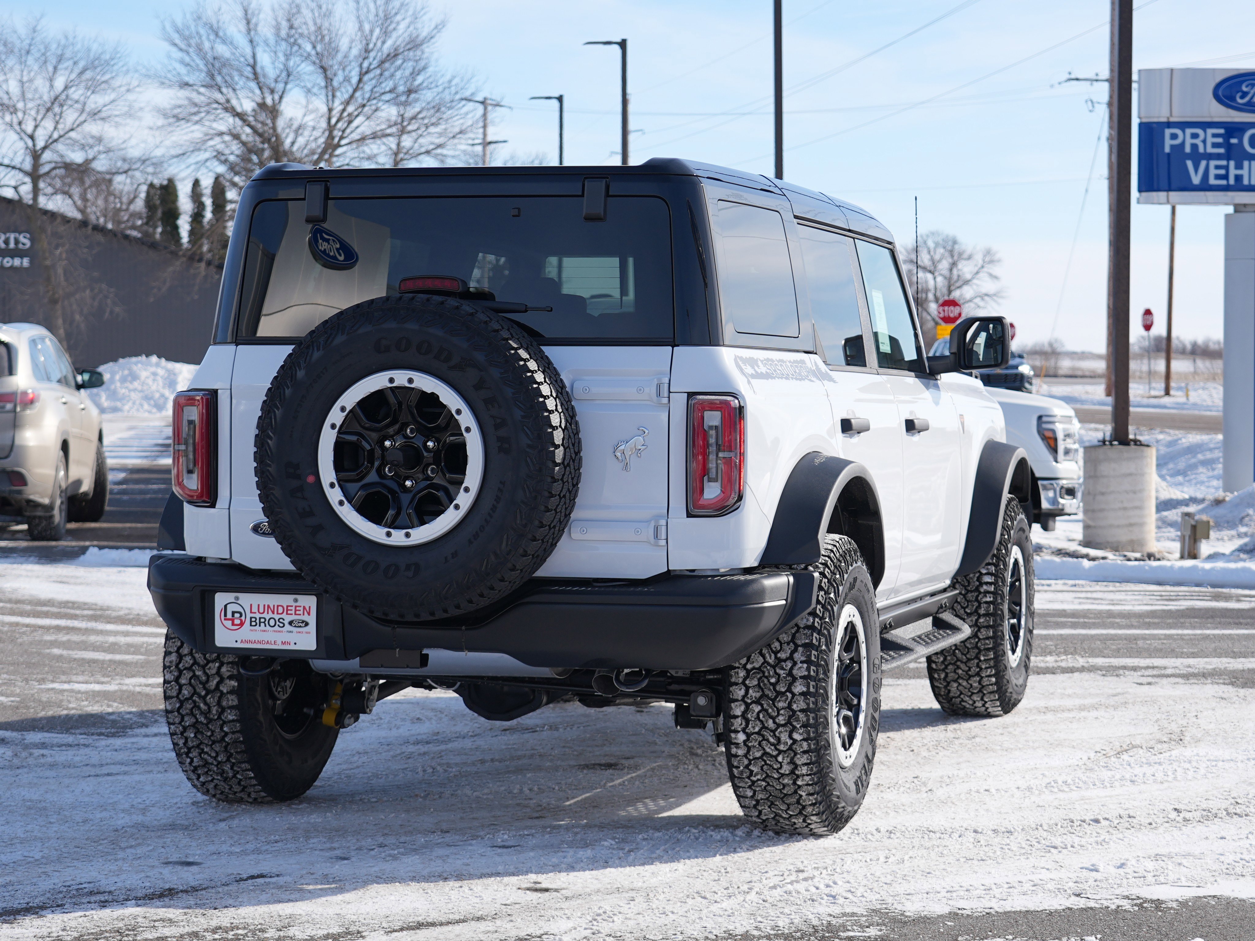New 2025 Ford Bronco Badlands w/ Sasquatch Package AWD/4WD image 3