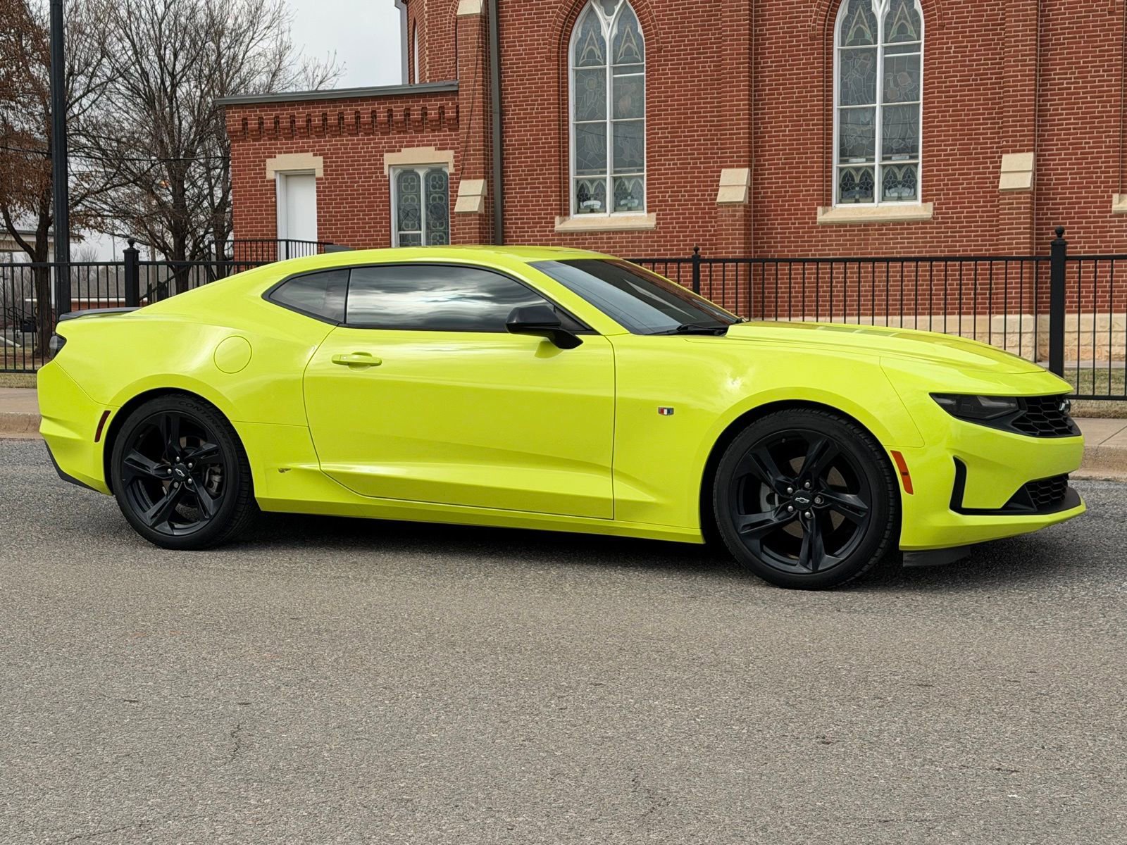 Used 2020 Chevrolet Camaro LT image 2