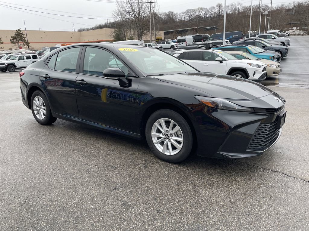 Used 2025 Toyota Camry LE AWD/4WD image 6