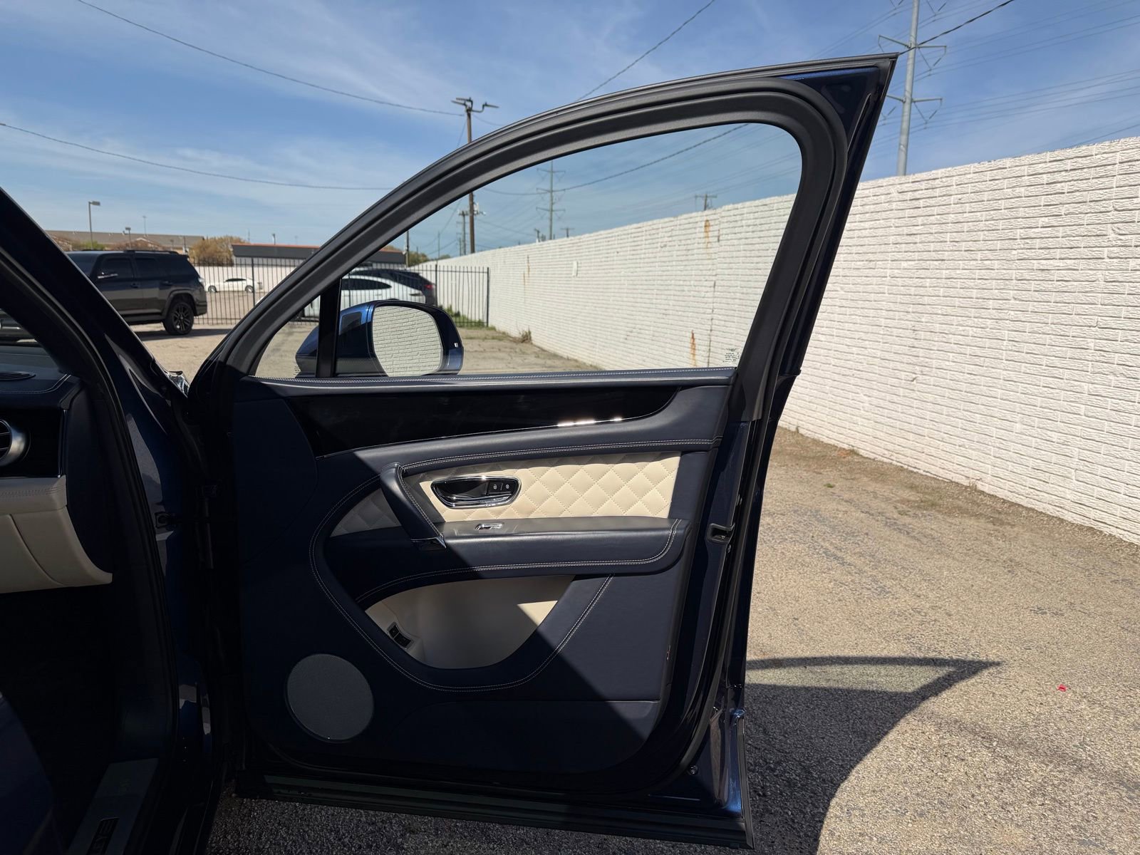 Used 2019 Bentley Bentayga image 24