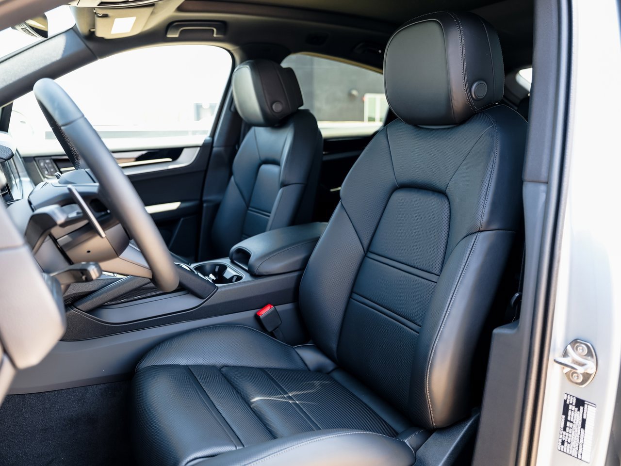 Certified 2025 Porsche Cayenne Coupe image 5