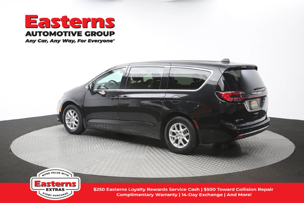 Used 2023 Chrysler Pacifica Touring-L FWD image 66
