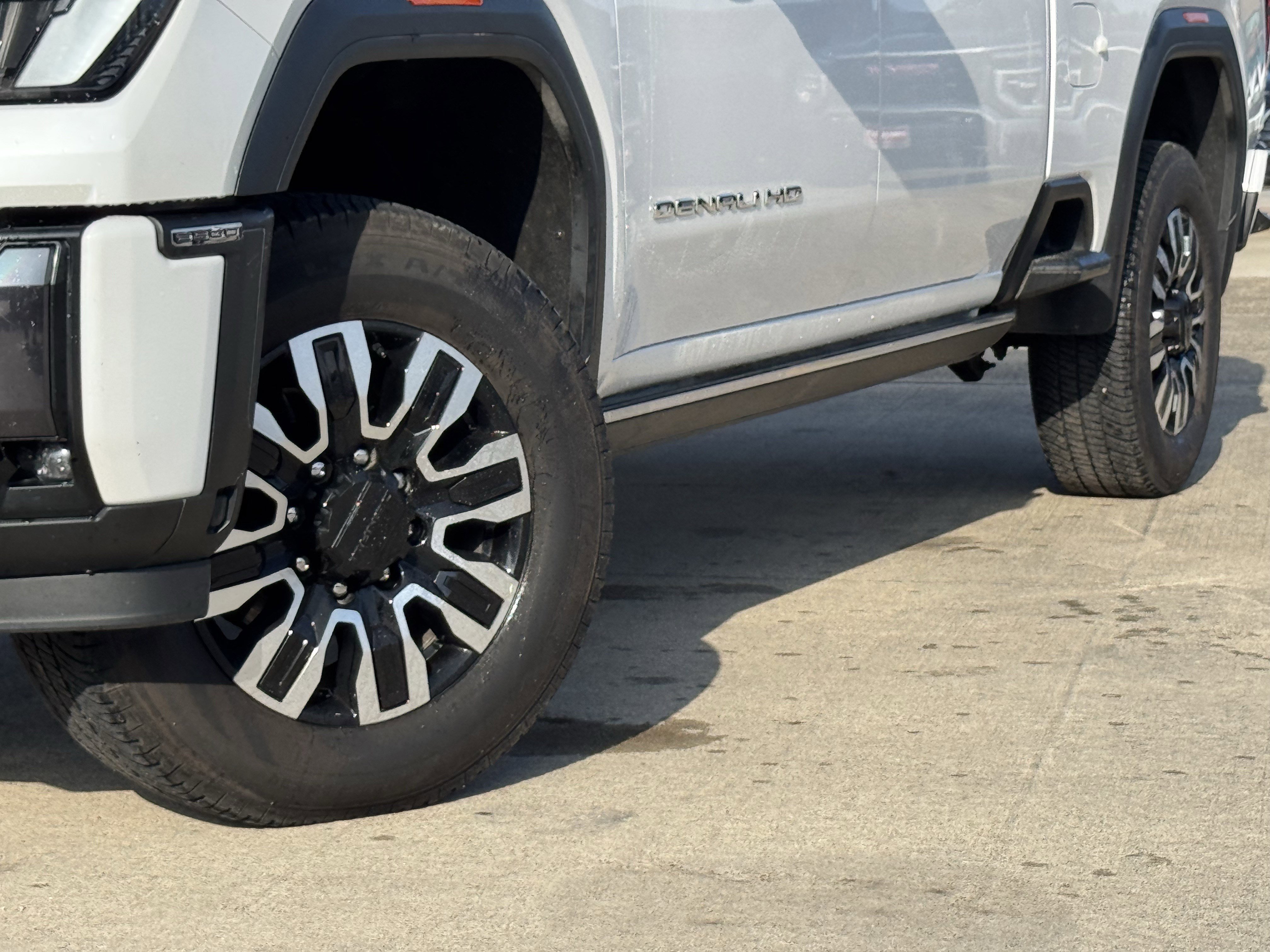 Used 2024 GMC Sierra 2500 Denali Ultimate AWD/4WD image 12