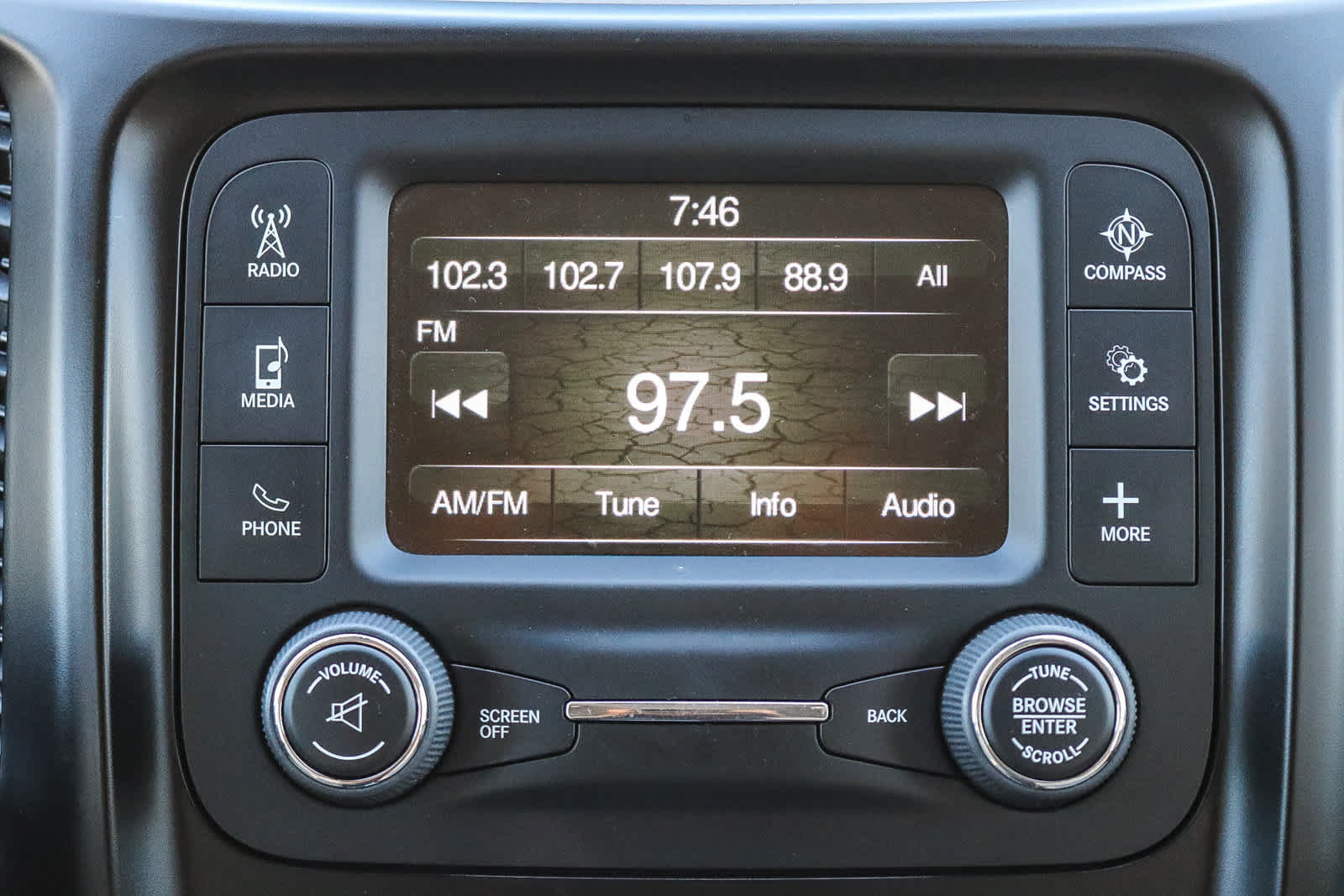 Used 2018 Jeep Cherokee Latitude FWD image 14