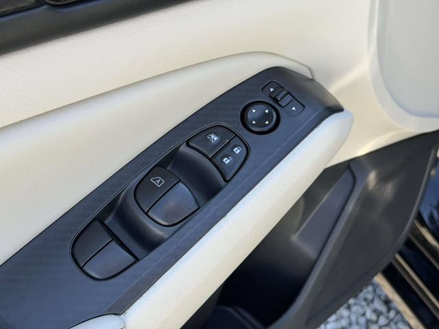 Used 2025 Nissan Altima 2.5 SV FWD image 18