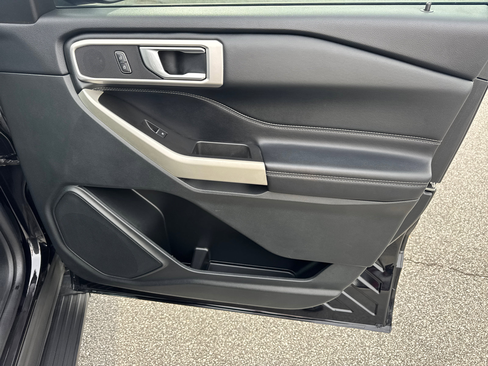 Used 2022 Ford Explorer XLT w/ Equipment Group 202A image 14