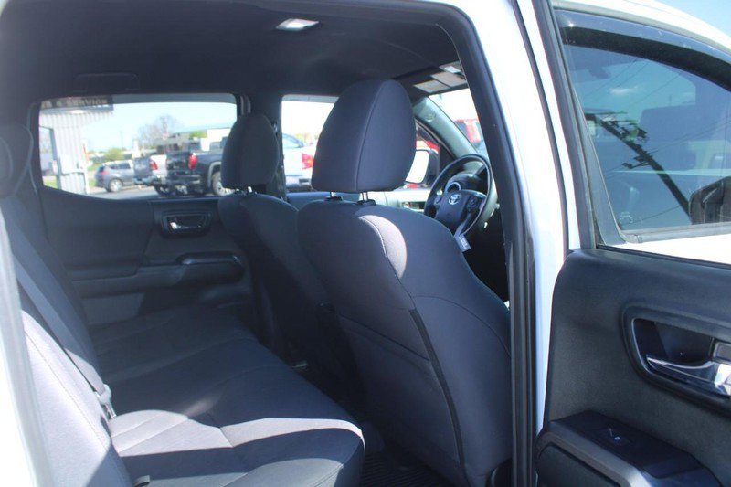 Used 2017 Toyota Tacoma TRD Sport w/ Tow Package image 12