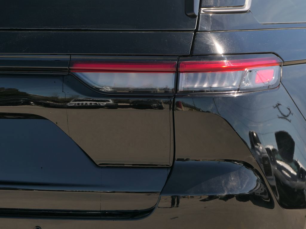 New 2026 Jeep Grand Cherokee Limited w/ Limited Altitude Package AWD/4WD image 4