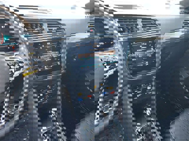 Certified 2022 Volkswagen Tiguan SE R-Line image 25