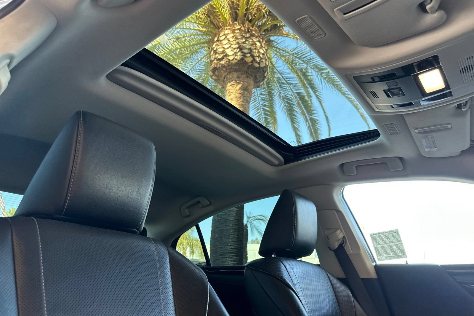 Used 2019 Lexus ES 300h w/ Accessory Package 2 FWD image 17