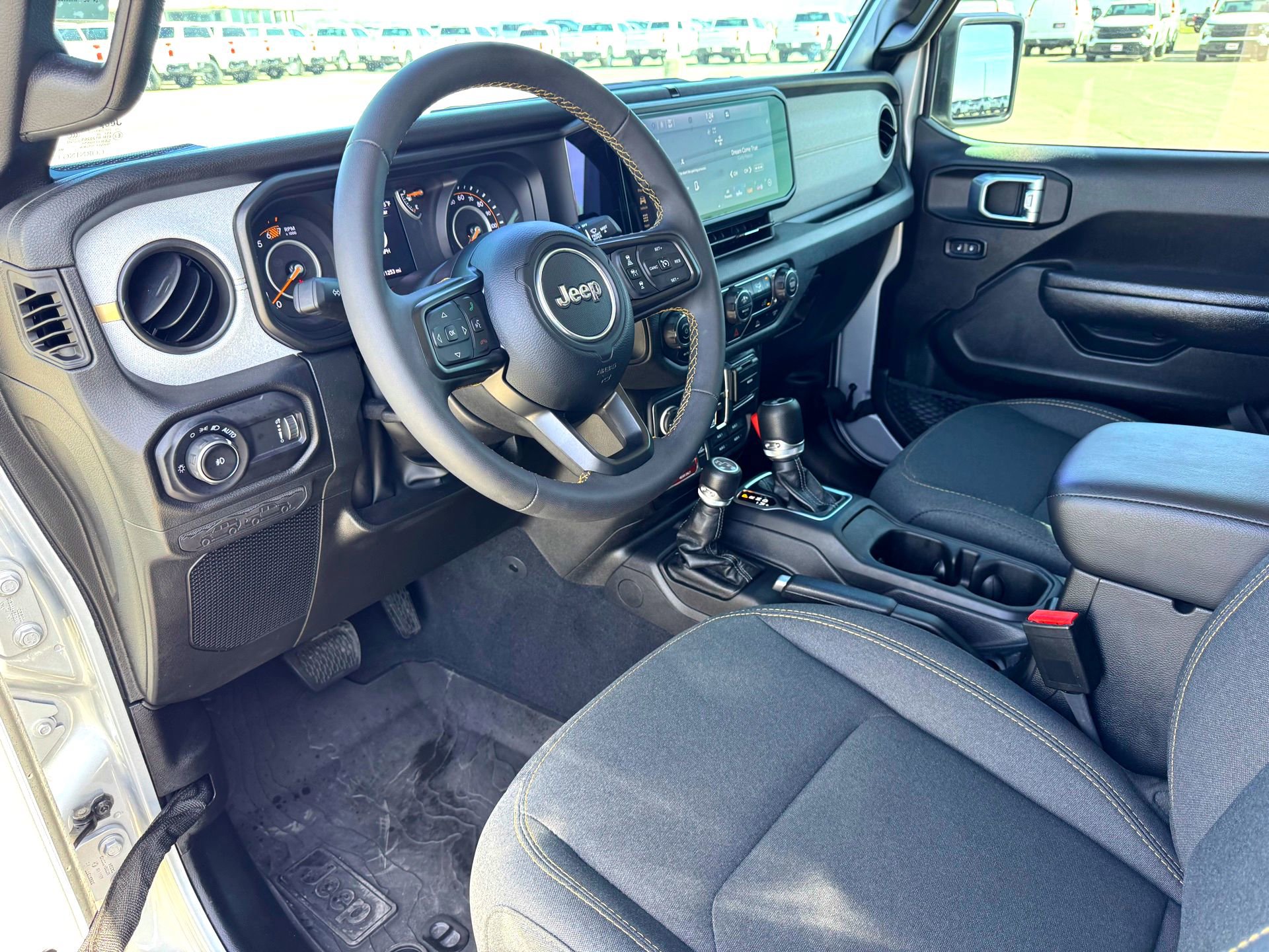 Used 2024 Jeep Wrangler Willys image 12