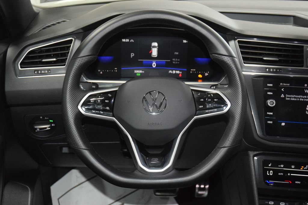 Used 2023 Volkswagen Tiguan SE R-Line AWD/4WD image 33