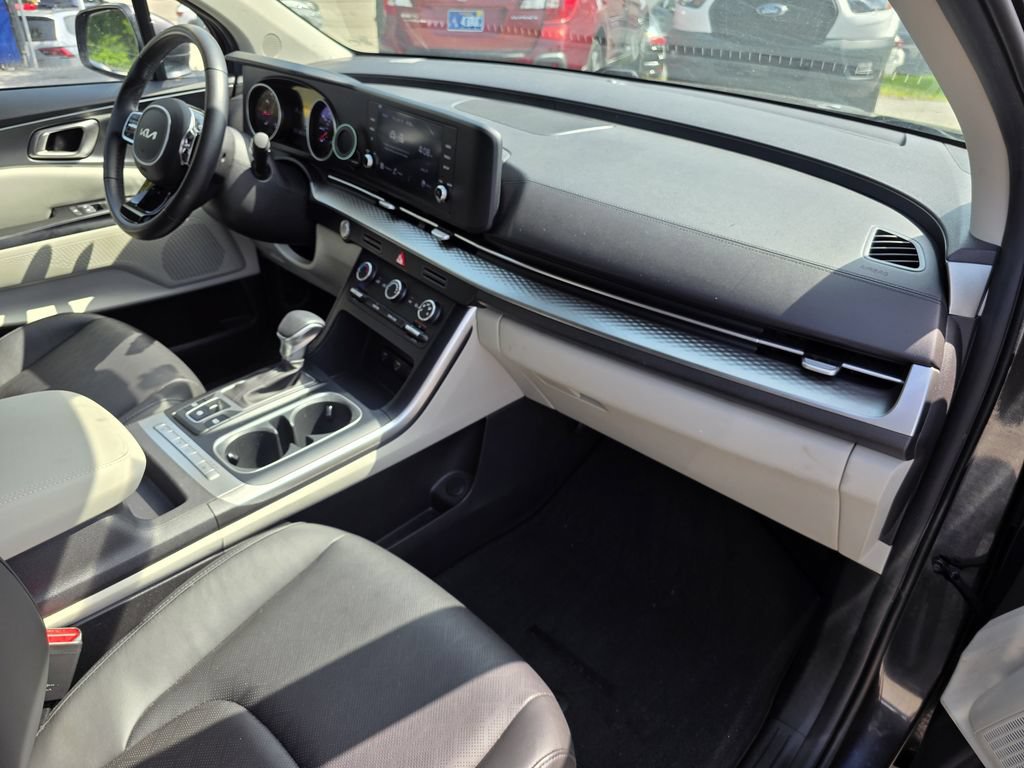 Used 2022 Kia Carnival LX FWD image 10