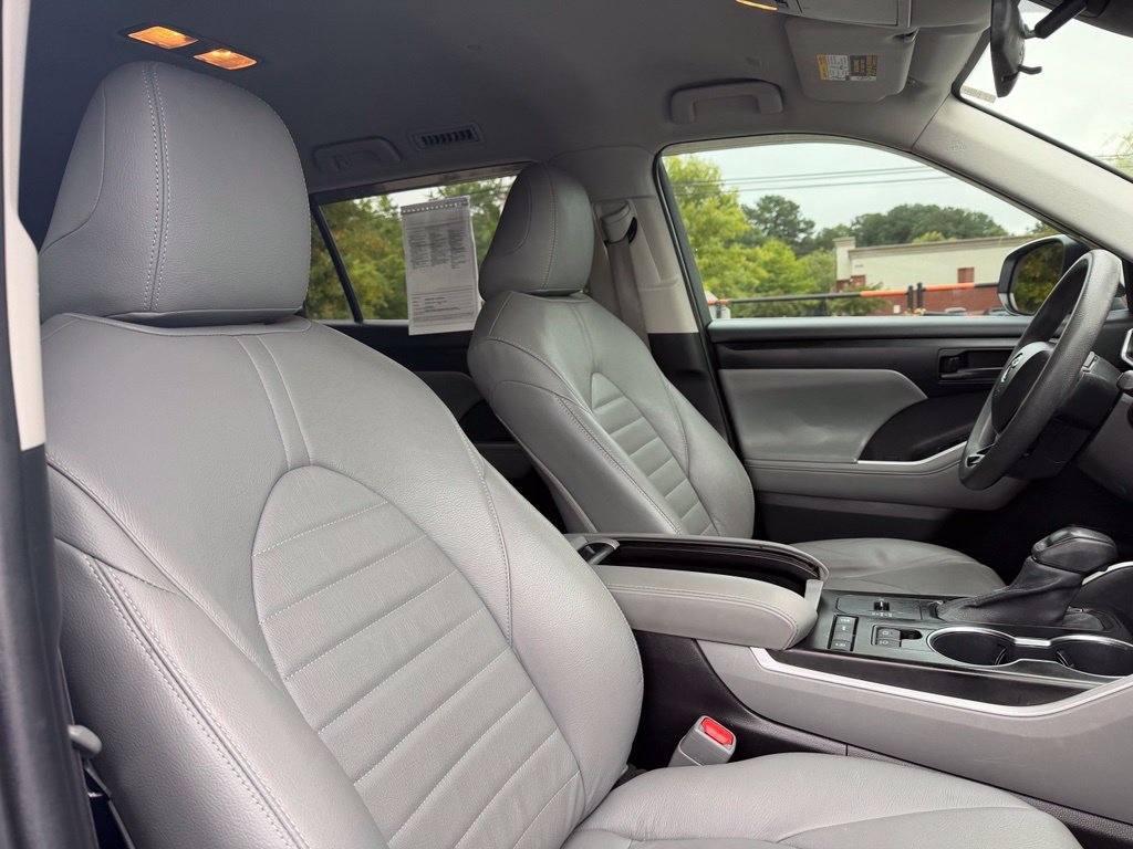 Used 2021 Toyota Highlander L FWD image 30