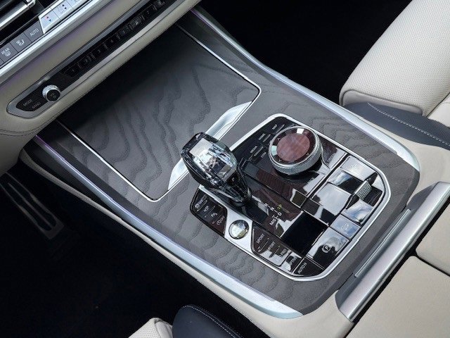 Used 2022 BMW X7 M50i image 32