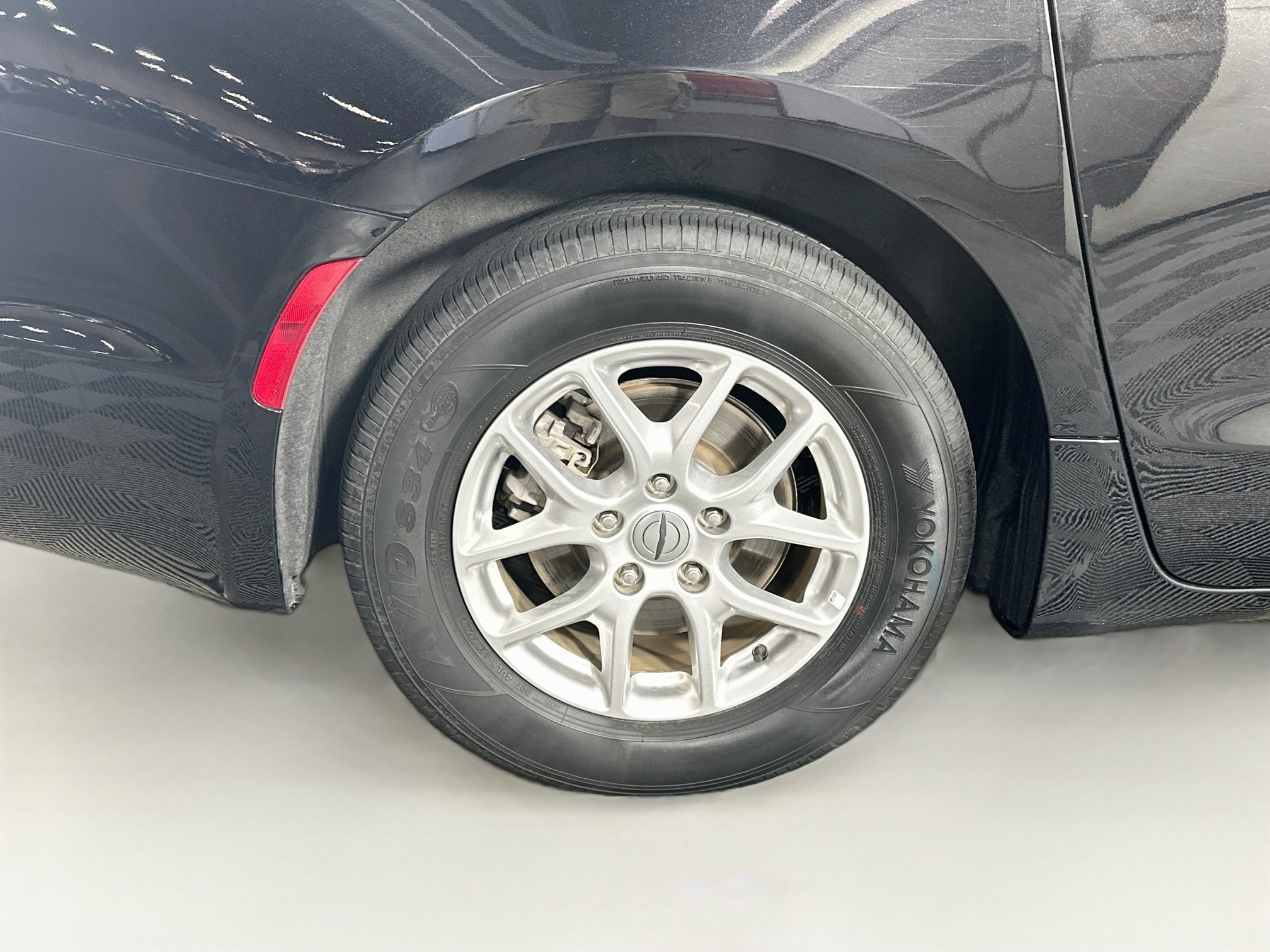 Used 2024 Chrysler Pacifica Touring-L FWD image 11