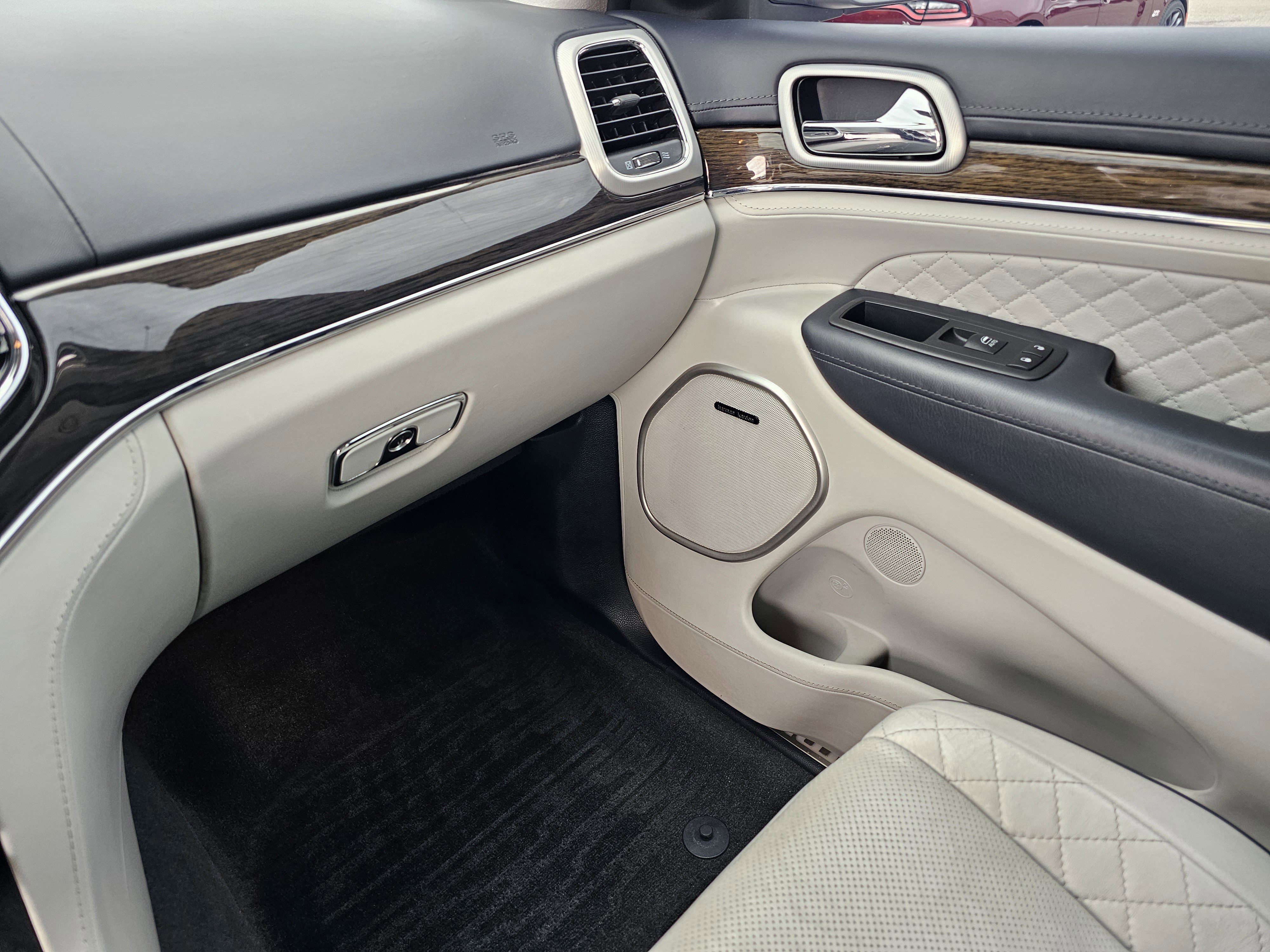 Used 2020 Jeep Grand Cherokee Summit image 27