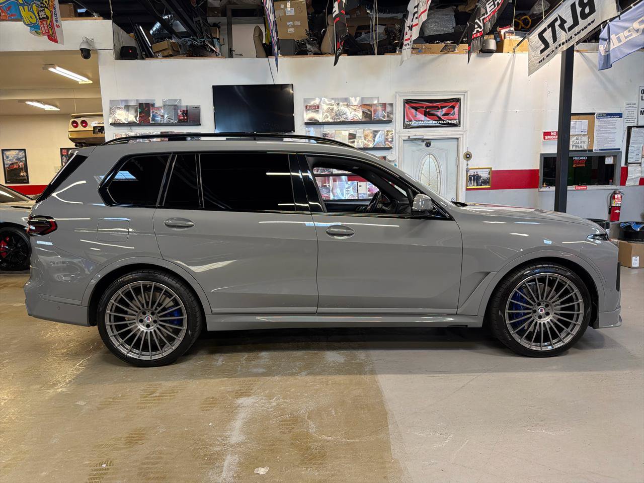 Used 2023 BMW ALPINA XB7 AWD/4WD image 4