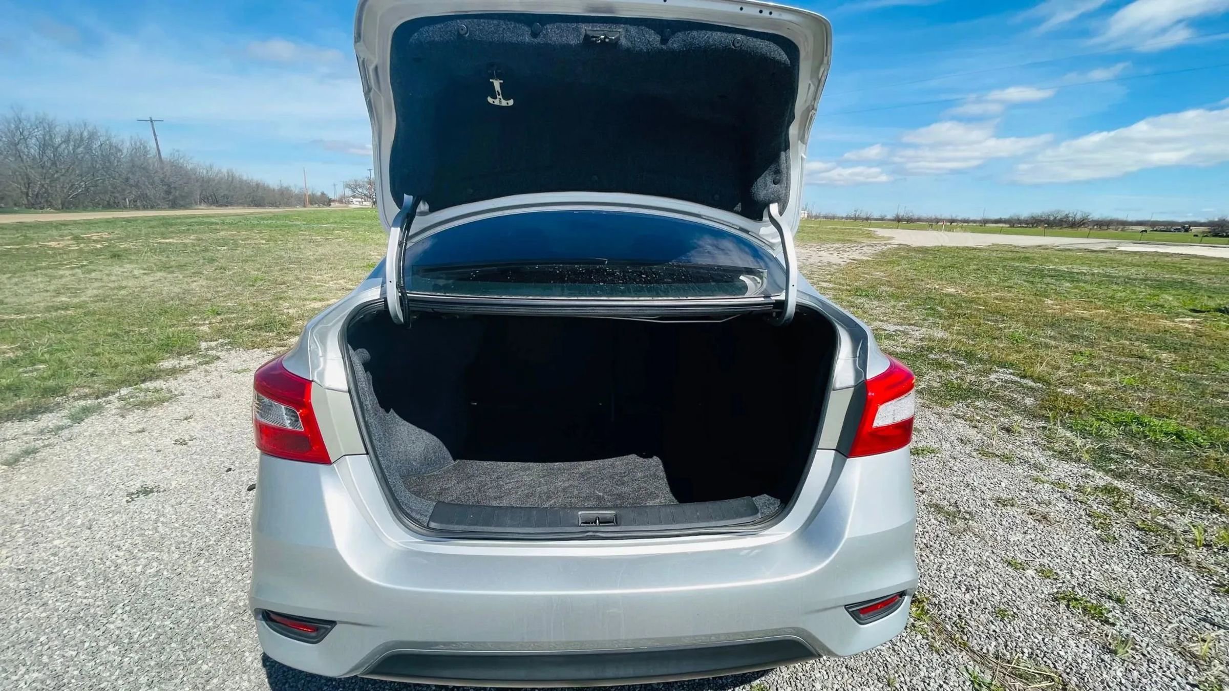 Used 2018 Nissan Sentra S image 9