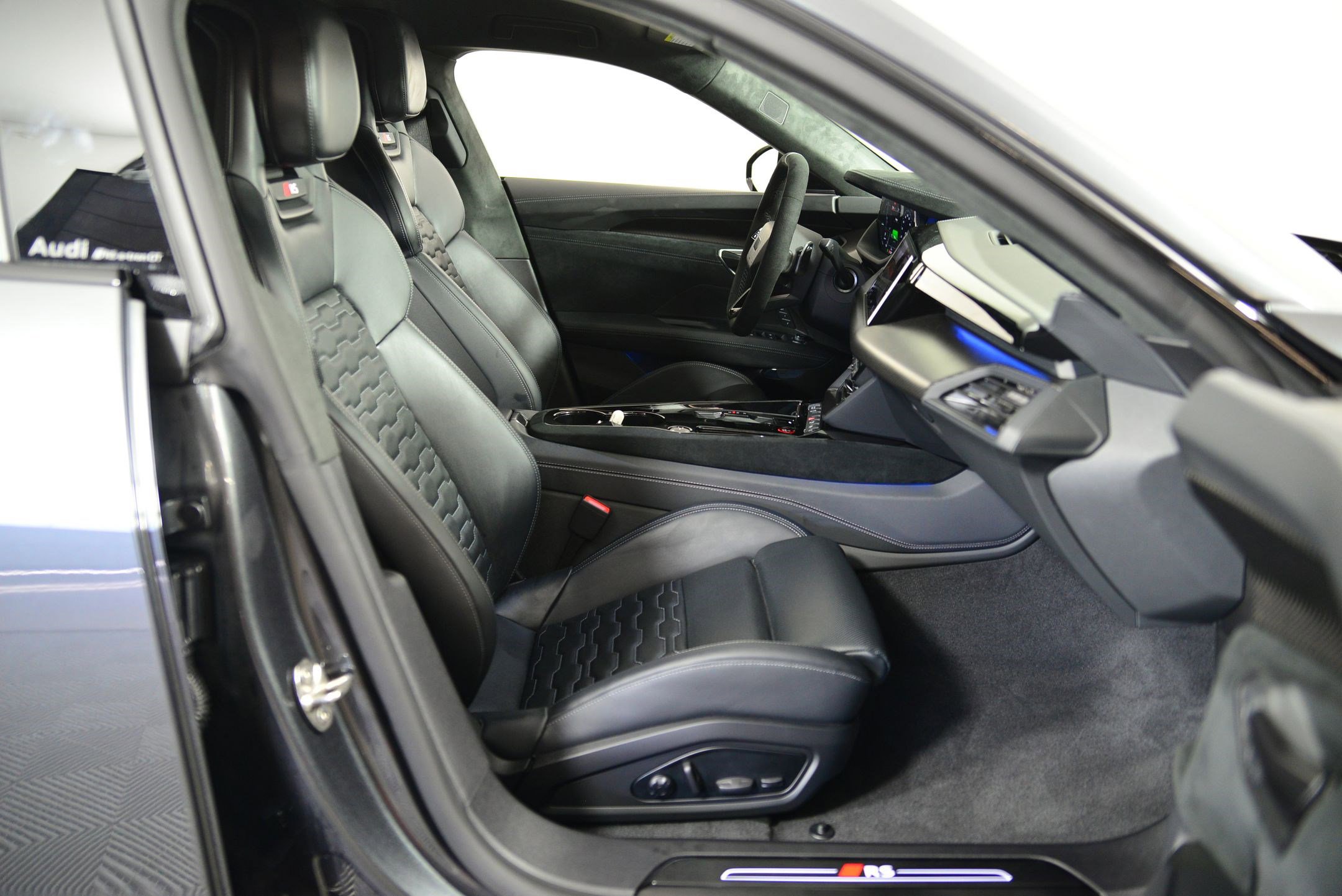 New 2025 Audi RS e-tron GT performance image 19