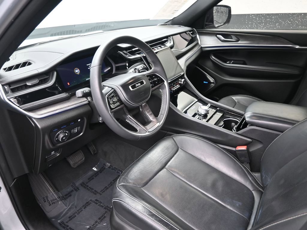 Used 2022 Jeep Grand Cherokee Overland AWD/4WD image 12