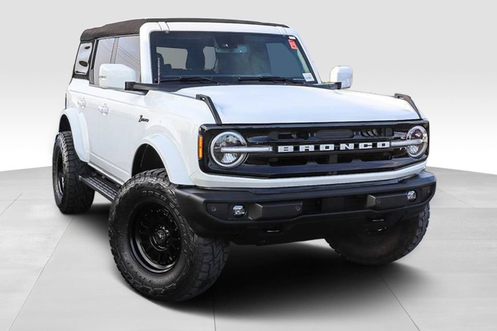 Used 2024 Ford Bronco Outer Banks AWD/4WD image 2