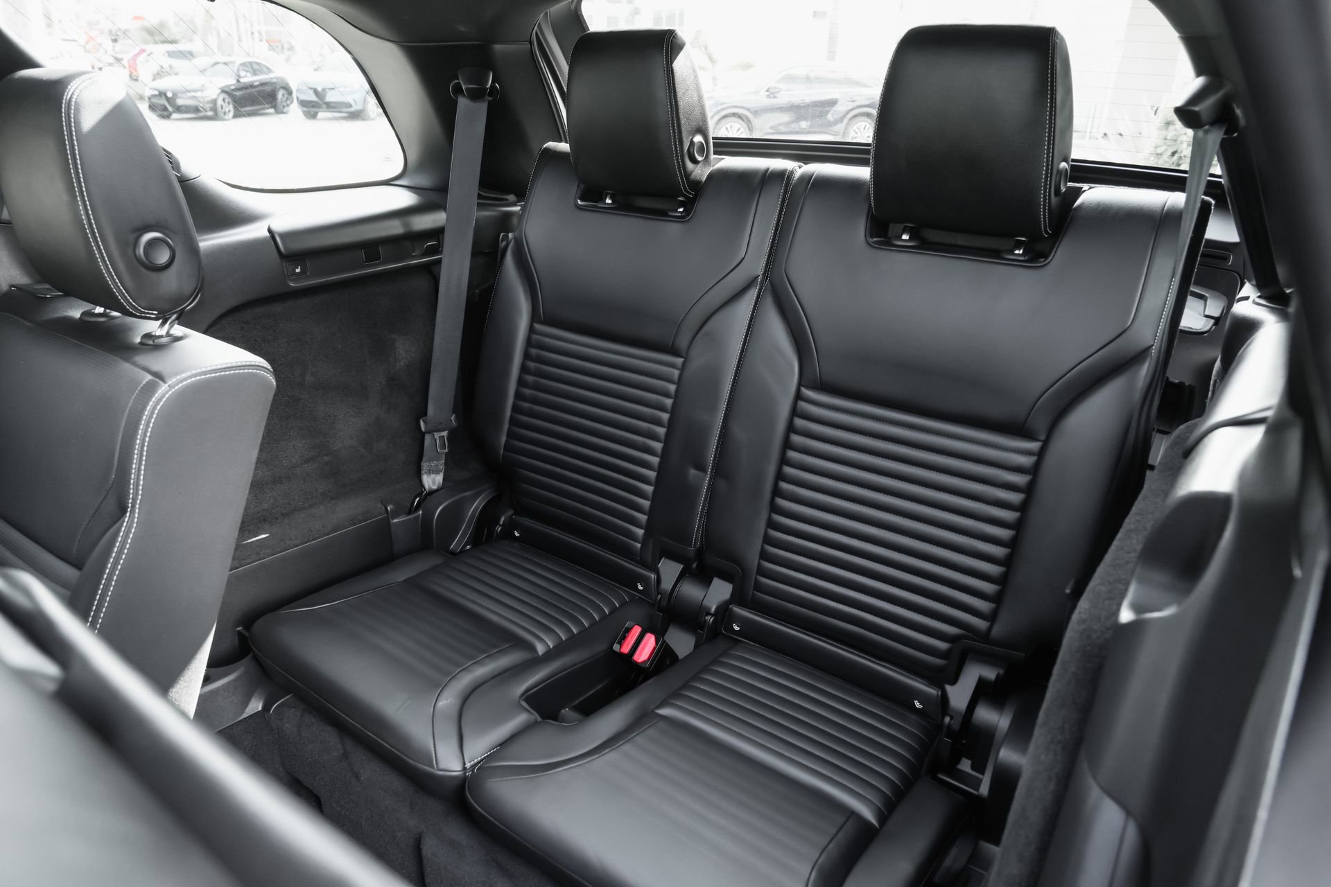 Used 2024 Land Rover Discovery Dynamic SE image 43