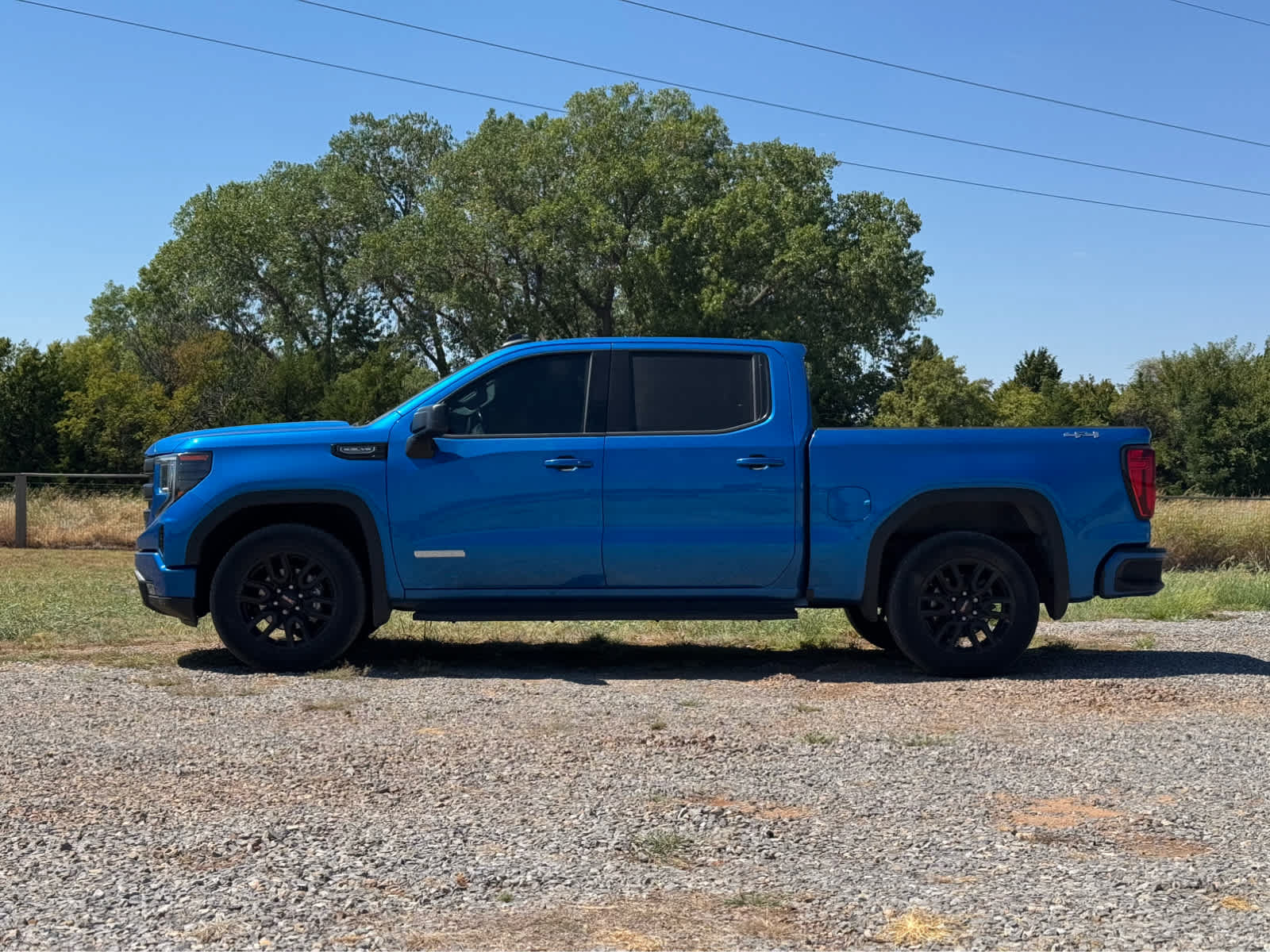 Used 2022 GMC Sierra 1500 Elevation AWD/4WD image 2