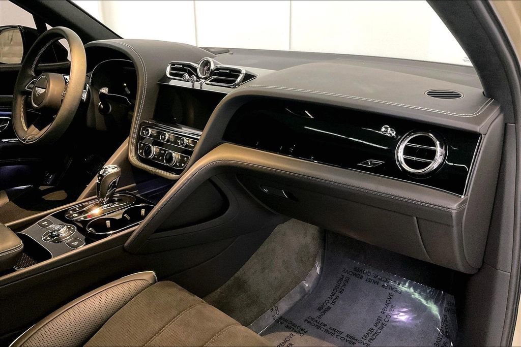 Used 2023 Bentley Bentayga image 13