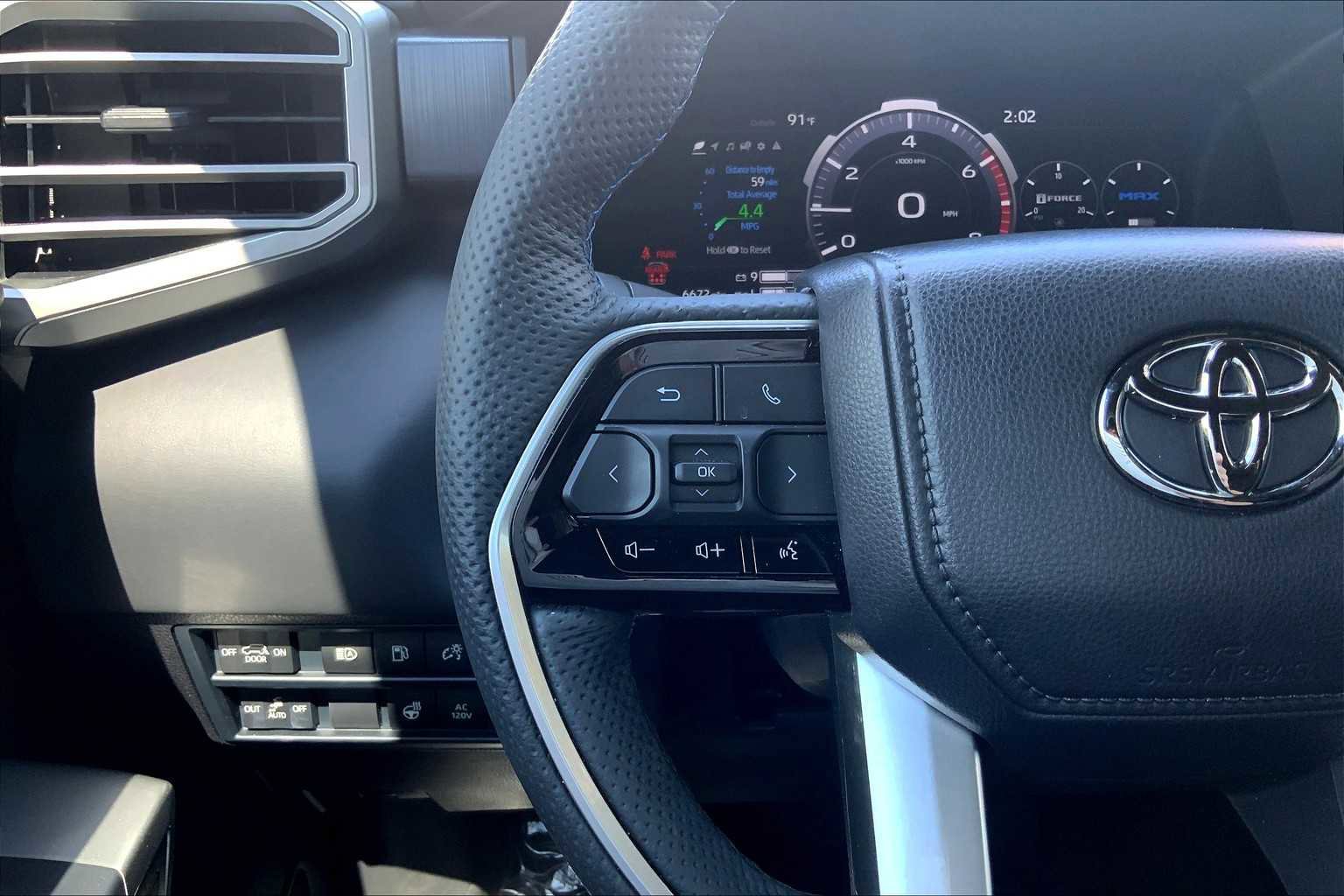 Used 2025 Toyota Sequoia Platinum image 23